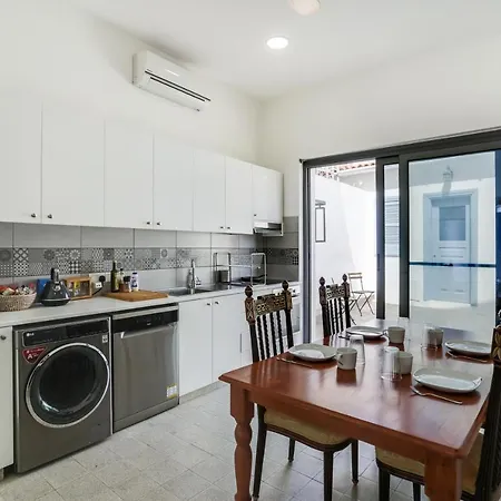 アパート To Hani - Kamara Maisonette *